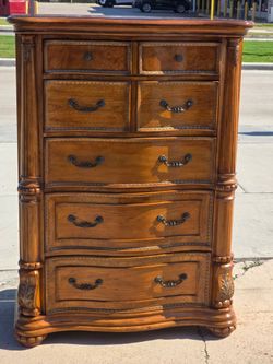 DRESSER