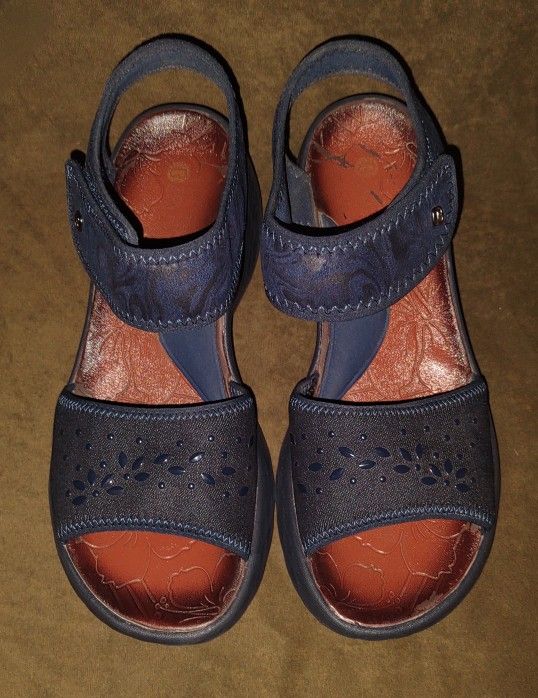 Bzees Jemma Mid Heel Sandal Navy Blue Stretch Fabric Ankle Strap Women's 9.5