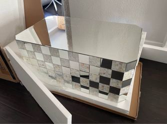 MIRRORED COFFEE TABLE PICK UP TODAY