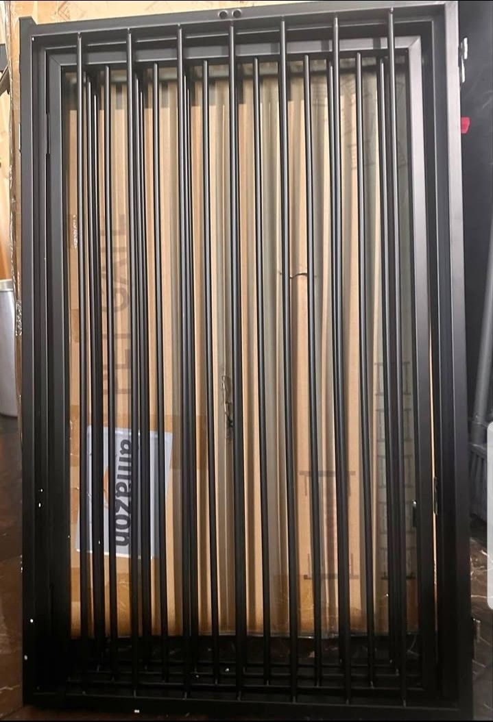 Freestanding gate, 32” tall. 4 panels
