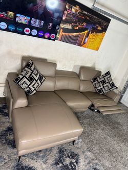 * Like New * Living Spaces 3pc Modular genuine, leather sectional ( Free Delivery )