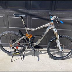 Giant Reign X0- Large Mountain Bike 