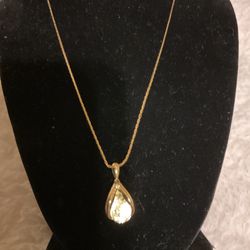 Gold Necklace With Gold Pendant With Rhinestone (Avon)
