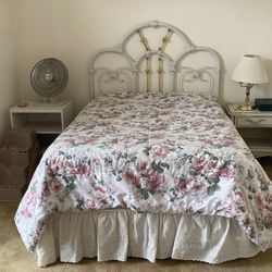 Full Size Metal Bed frame 