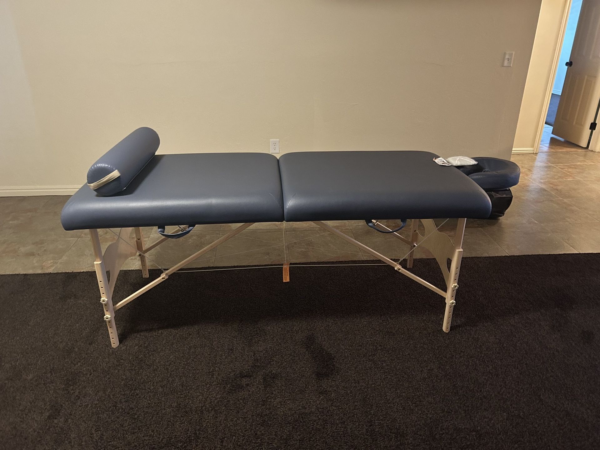 Professional portable massage table