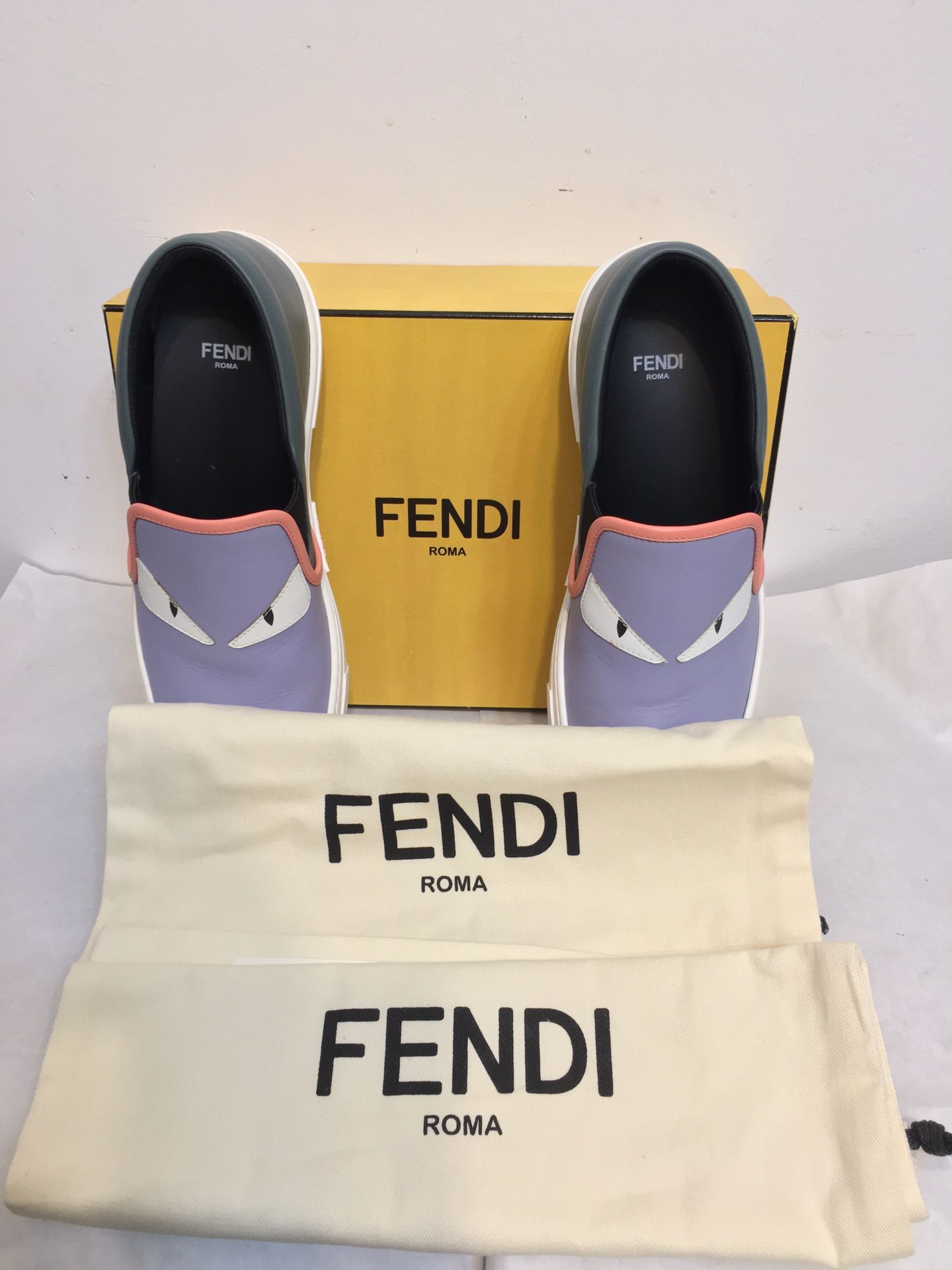 Fendi slip on leather women Sneakers size EU 37. Made in Italy.