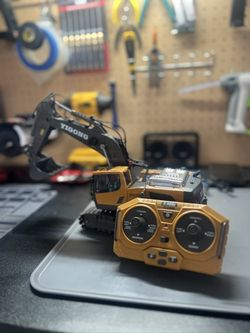 RC Excavator
