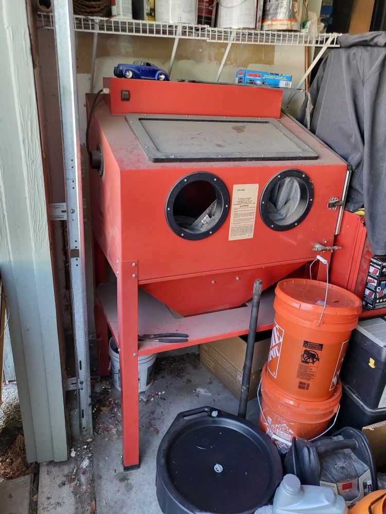 Central Pneumatic Sand Blast Cabinet