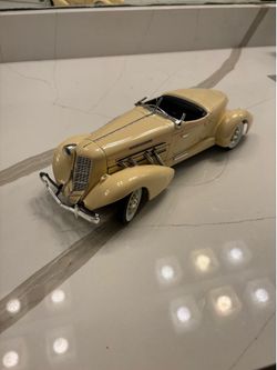 Pre-Owned 1/18 scale Metal Model of 1935 Auburn 851 Super-Charged Speedster Crea