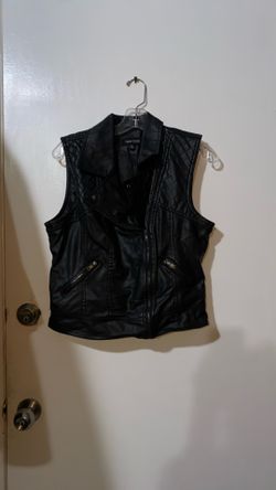 Leather vest size large perfect condition, no rips, no tears