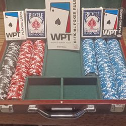 World Series Of Pocker Chips In Wood Case