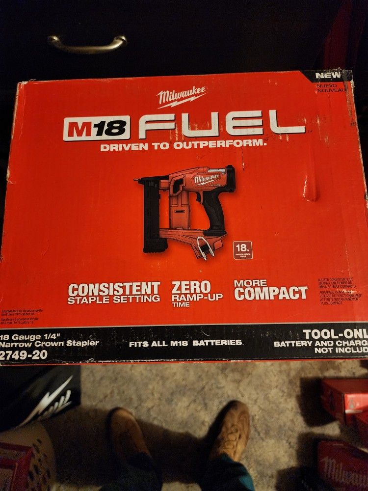 Milwaukee M18 Fuel 18 Gauge 1/4 Narrow Crown Stapler 2749-20.