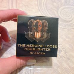 Juvia's Place The Heroine Loose Highlighter - Black and Gold Packaging