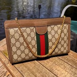 Fashionable and practical crossbody bag