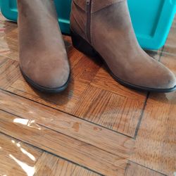 New Stylish 8.5 Suede ankle Boots 