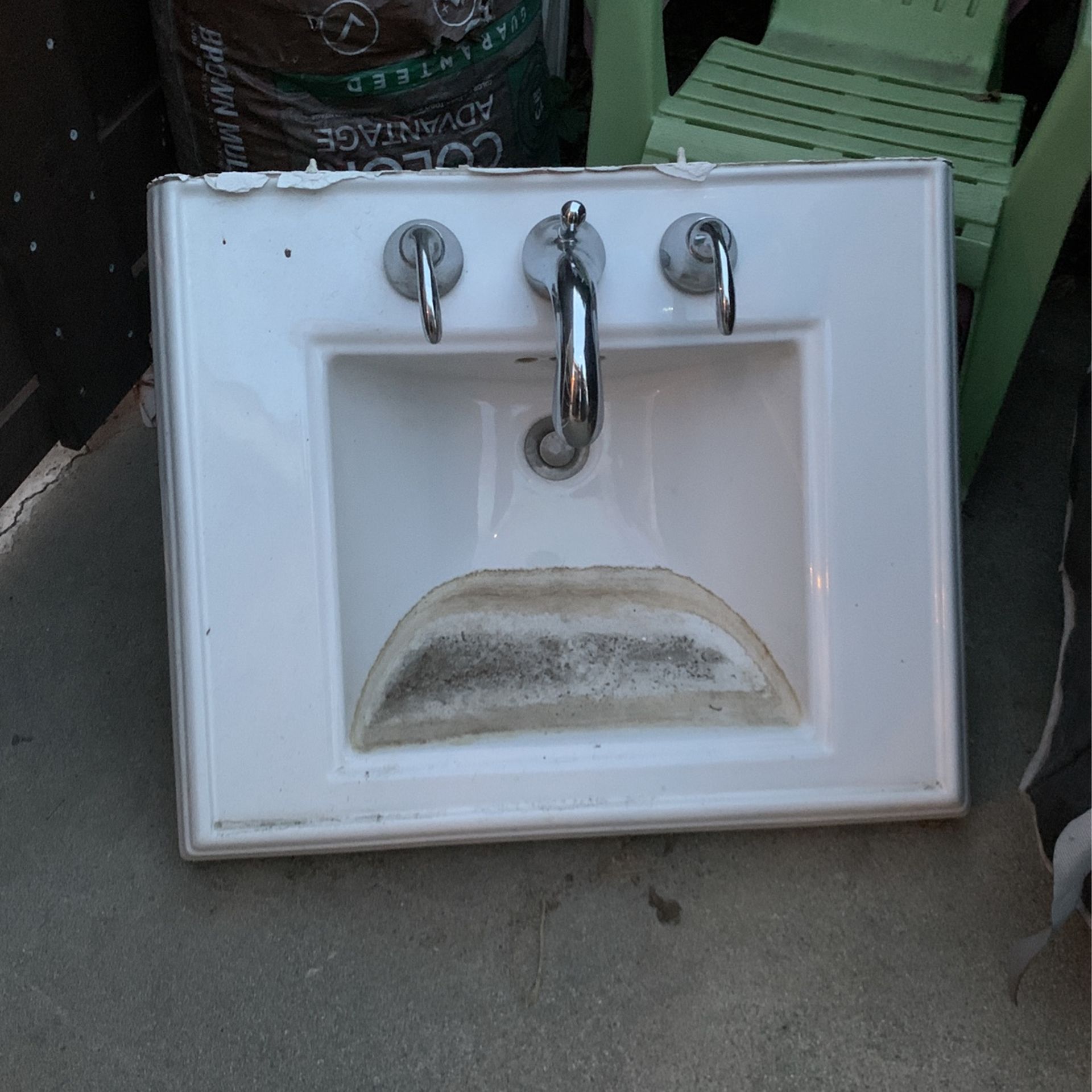 KOHLER PEDASTAL SINK