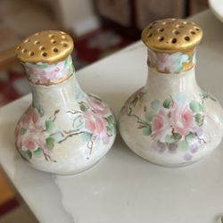 Porcelain Shakers 
