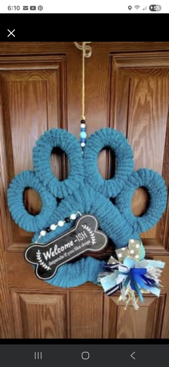 19" Teal Pawprint Wreath
