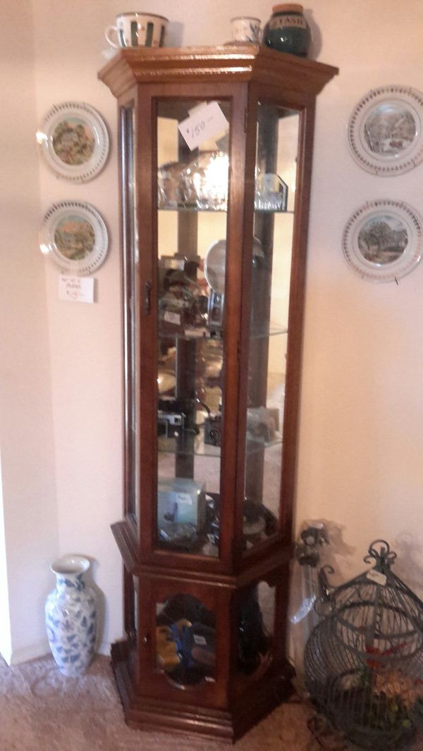 Curio cabinet for Sale in Fresno, CA - OfferUp