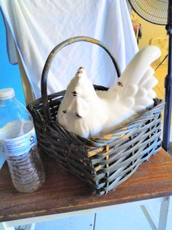 Porcelain chicken