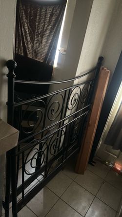 Queen Size bedframe