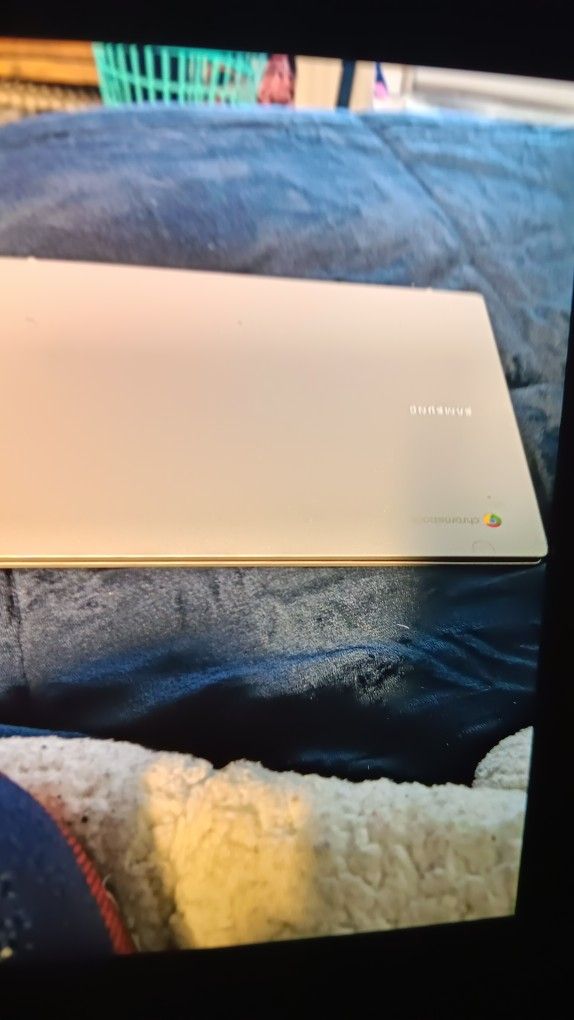 Samsung Galaxy Go Crome Book