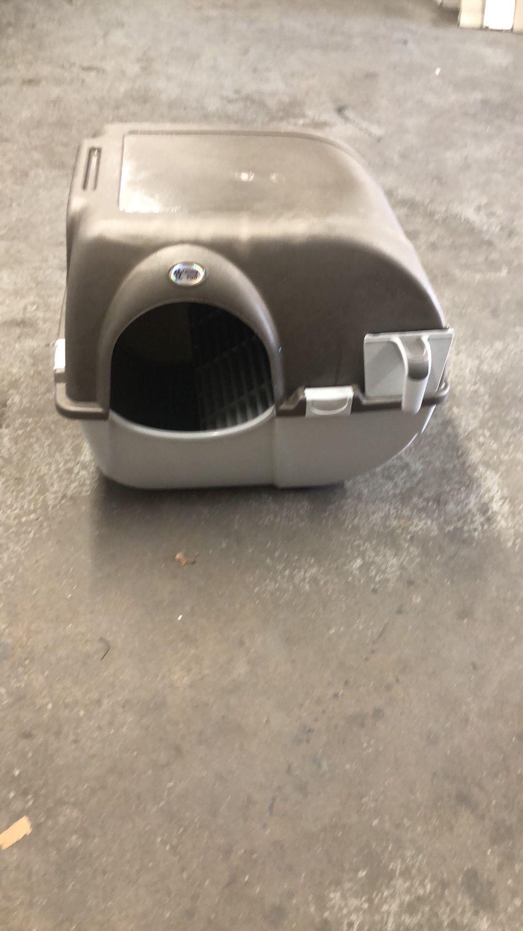 Big size good condition cat litter box