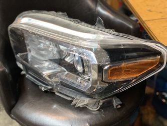 2016 Toyota Tacoma used headligh driver side