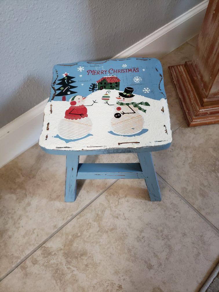 A small Christmas bench with snowmen