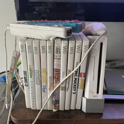 Wii console bundle with games, 3 controllers and all cables And Sensor Works great