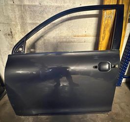 2008-2013 Toyota Highlander Front left driver door OEM