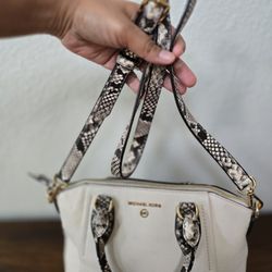 Michael Kors Sienna Medium Messenger Bag
