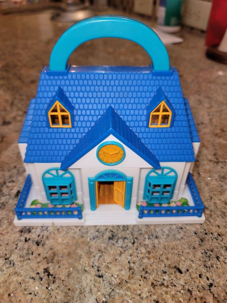 Memories Of Christmas Dollhouse for Sale in Salem, NH - OfferUp