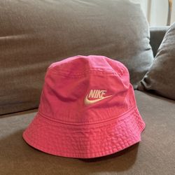 New Women’s Nike Bucket Hat 