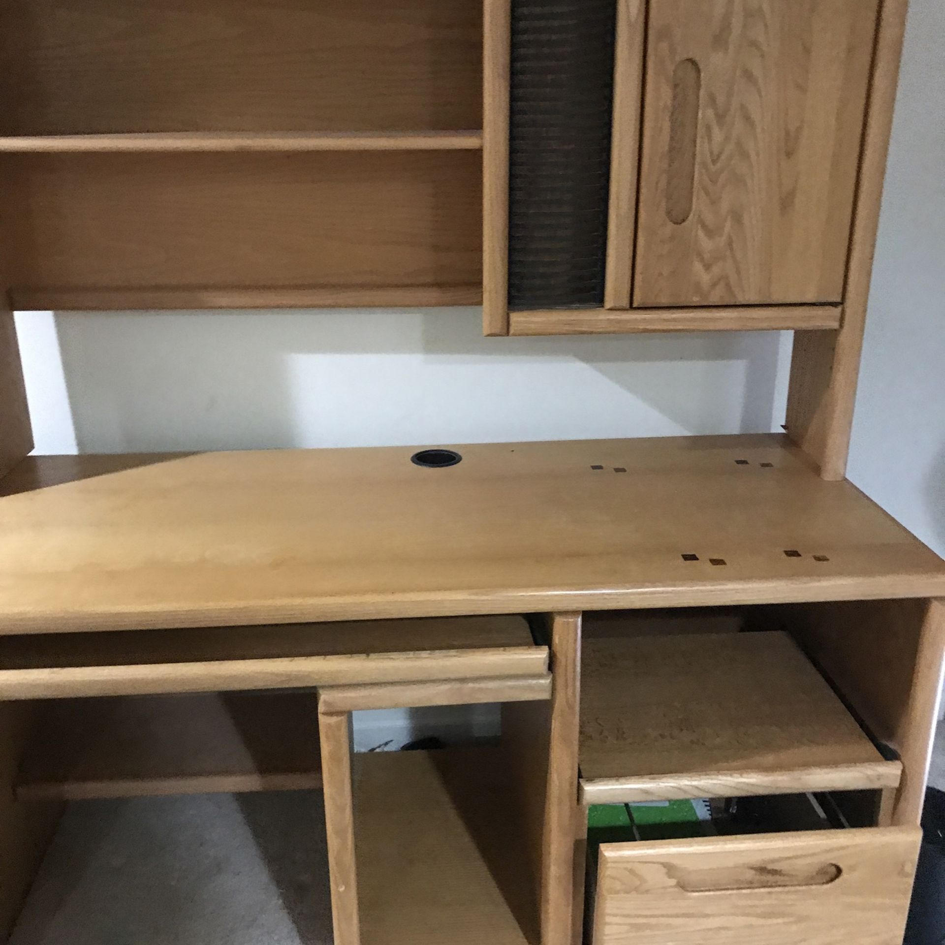 Computer Desk, Can Be Used For Virtual School Lessons , Working From Home, It Has A Top Cabinets, A Draw, another Pull Out Desk, Local Curbside Picku