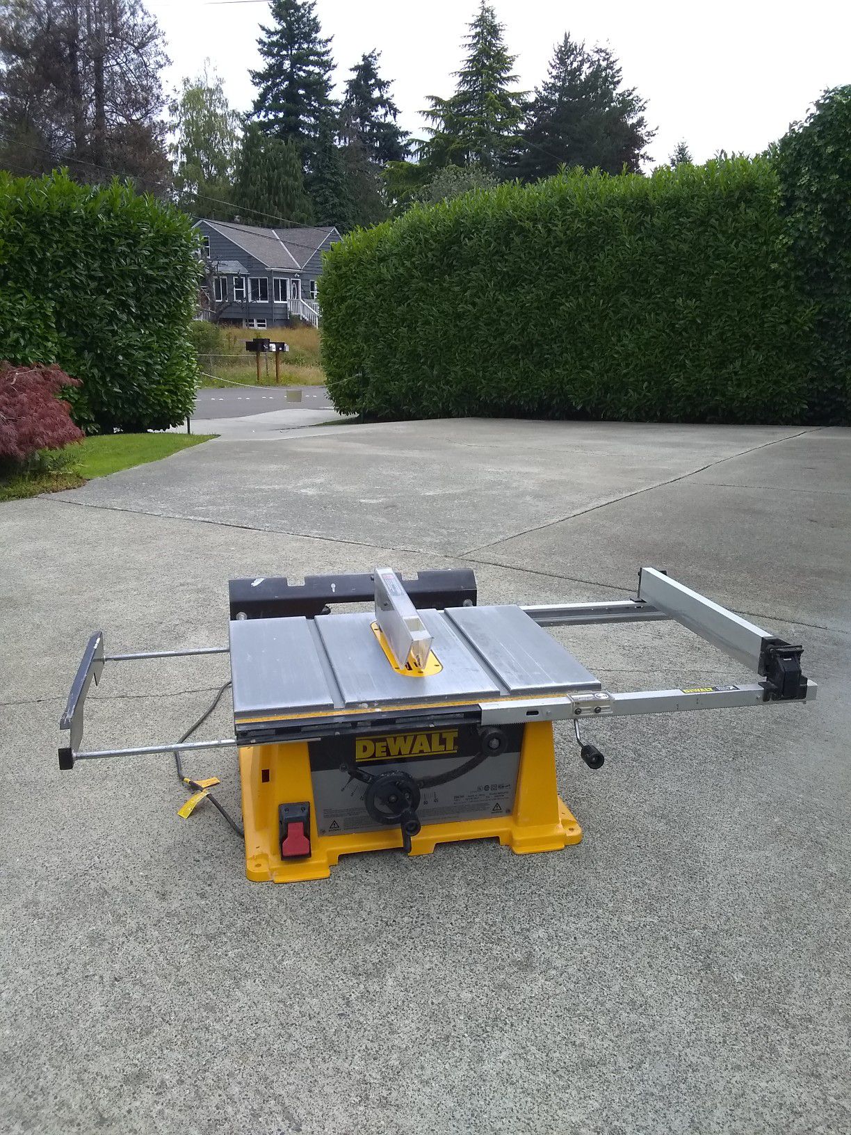 DEWALT 10" TABLE SAW • EXCELLENT WORKING CONDITION ★ $195 FIRM NO OFFERS ★