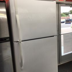 Kenmore 18 Cu Ft Top And Bottom Fridge. 1 year Warranty 