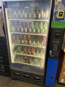 Dixie Narco Bevmax 5591 Soda Machine 