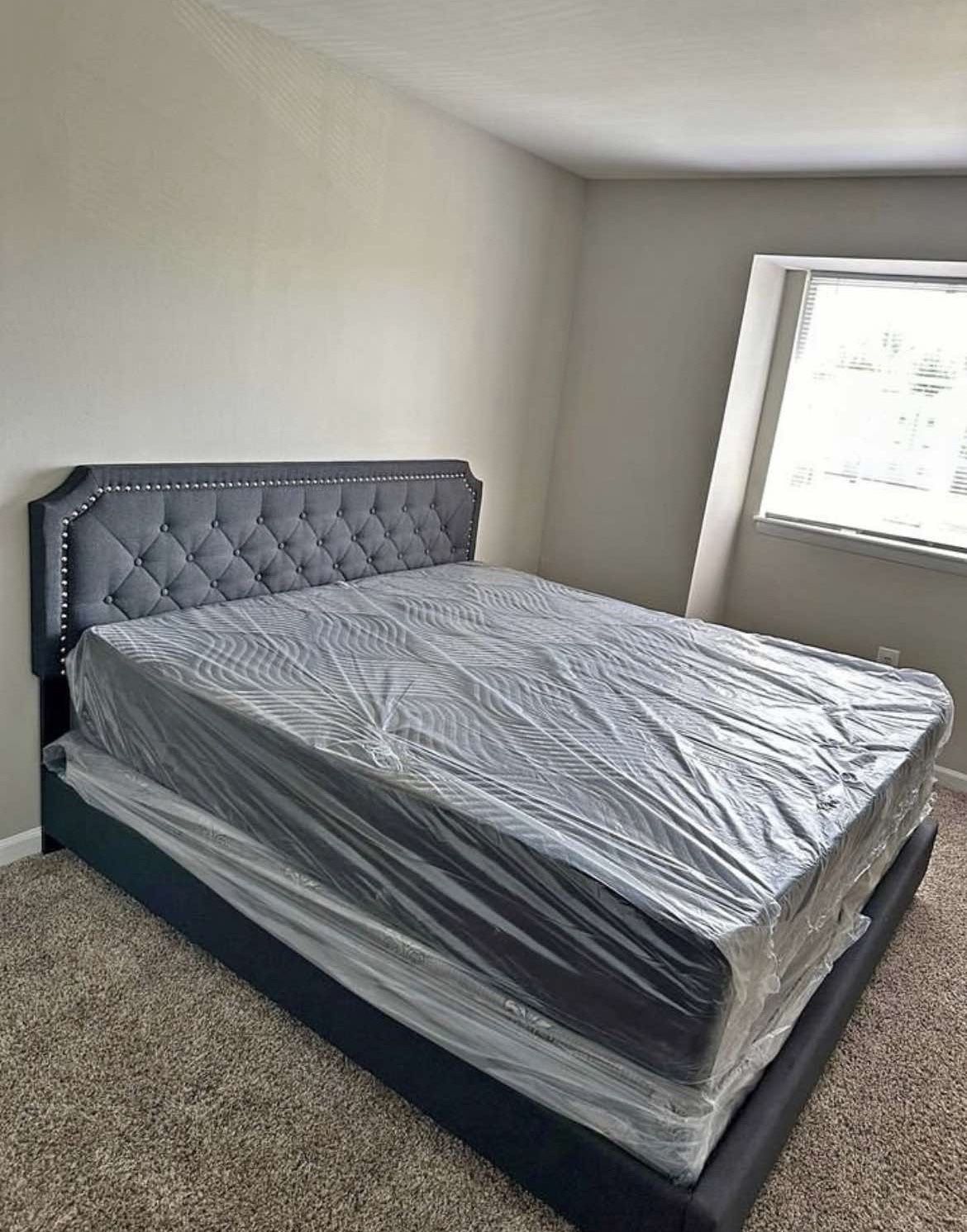 QUEEN MATTRESS MEMORY FOAM WITH BOXSPRING ! FRAME NOT INCLUDED