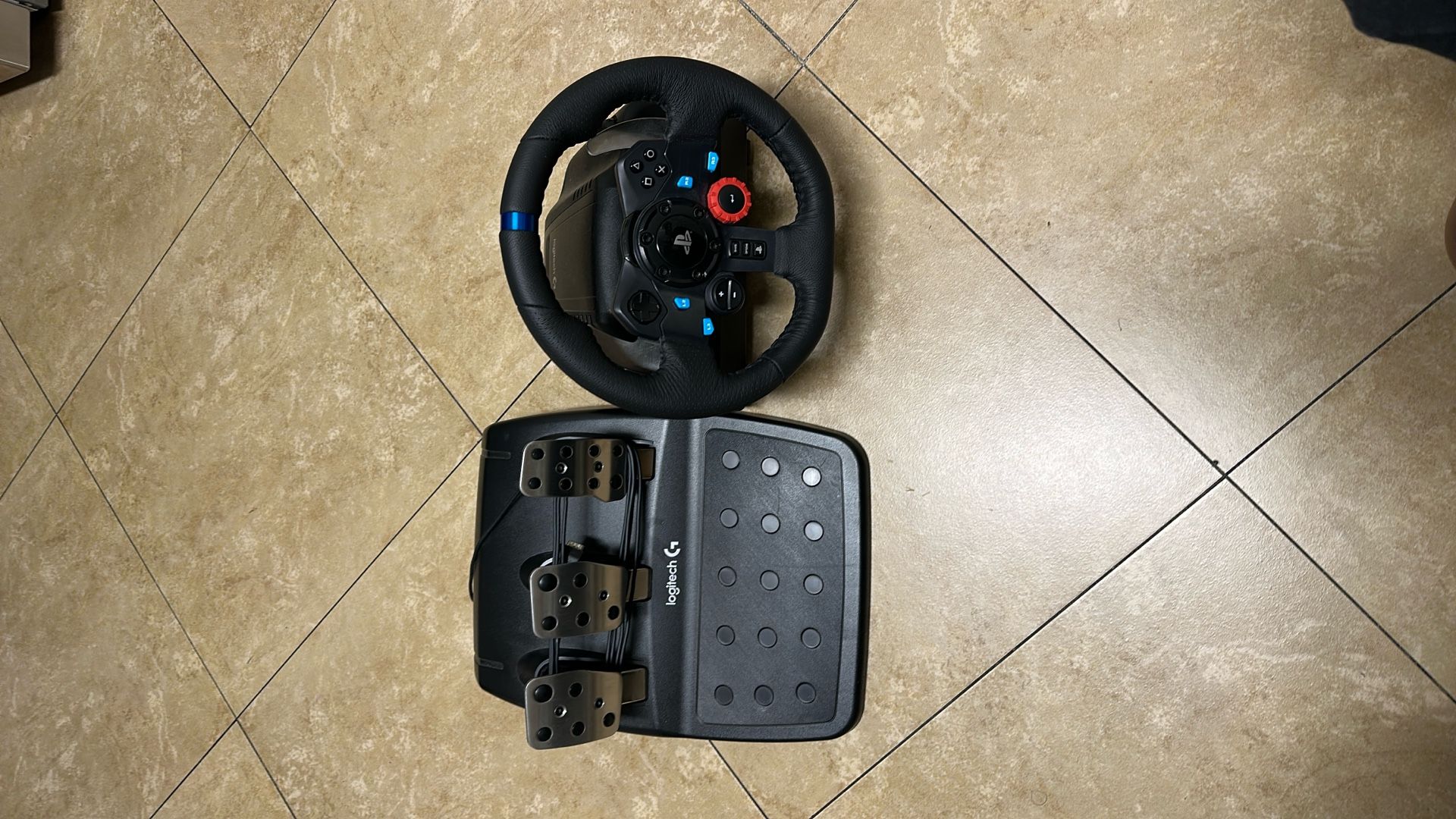 LOGITECH PLAYSTATION RACE WHEEL (PS4/PS5)