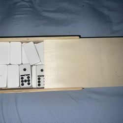 Dominoes 