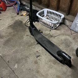 Good E Scooter Only 128miles on It  Read Description