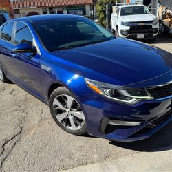 2020 KIA Optima Blue 4 D Sedan 