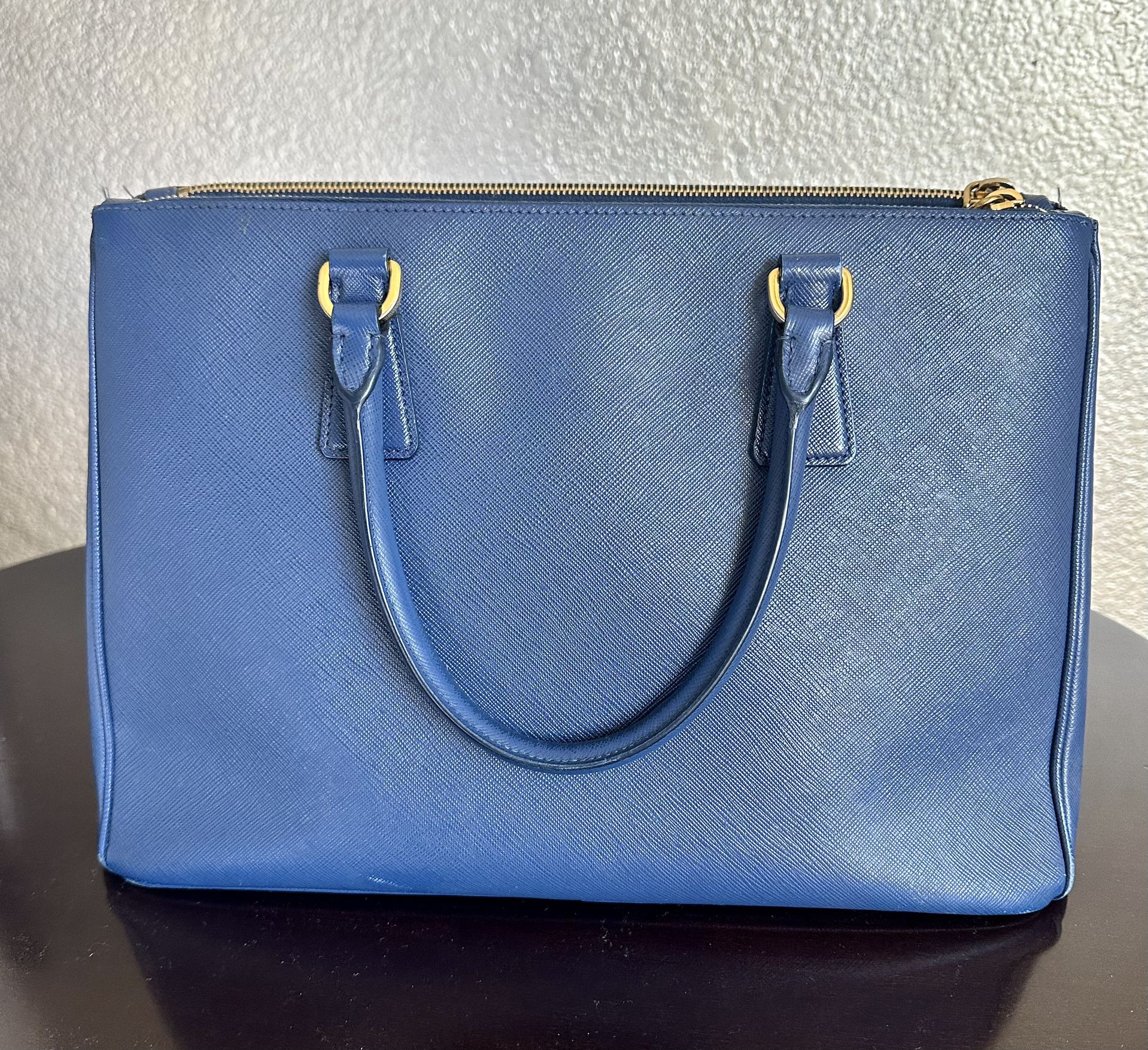 Prada Lux Galleria Saffiano Medium Tote Bag w/ Authenticity Card for Sale  in Las Vegas, NV - OfferUp