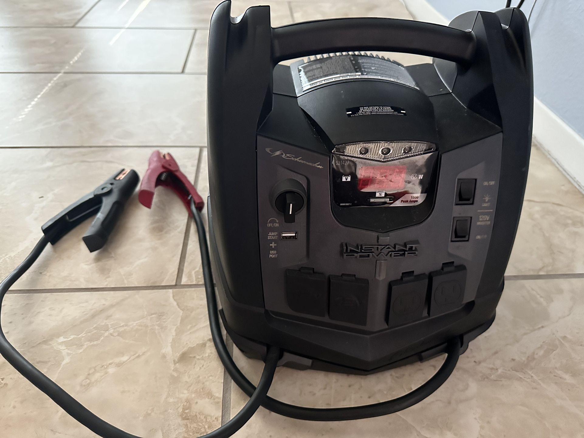 Schumacher SJ1427 6-In-1 Portable Power Station and 1500 Peak Amp Jump Starter
