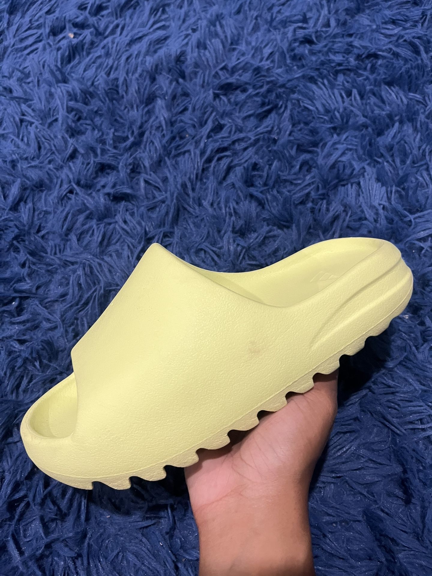 Yeezy Glow Sides Size 5