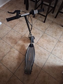 Razor E100 Glow Kids Scooter