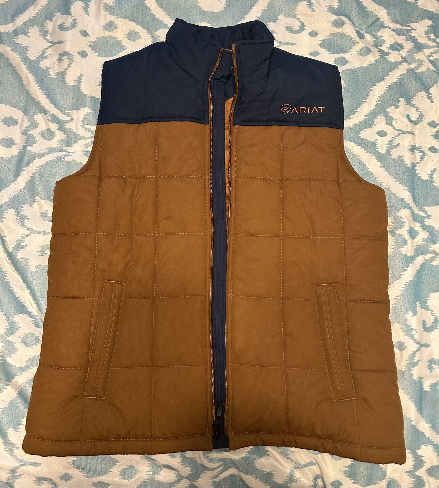 NEW Ariat Men’s Crius Insulated Vest – Size Large – Never Worn
