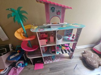 L.O.L. Surprise fashion doll house-Sold out everywhere