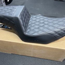 2024 Harley Road Glide Seat